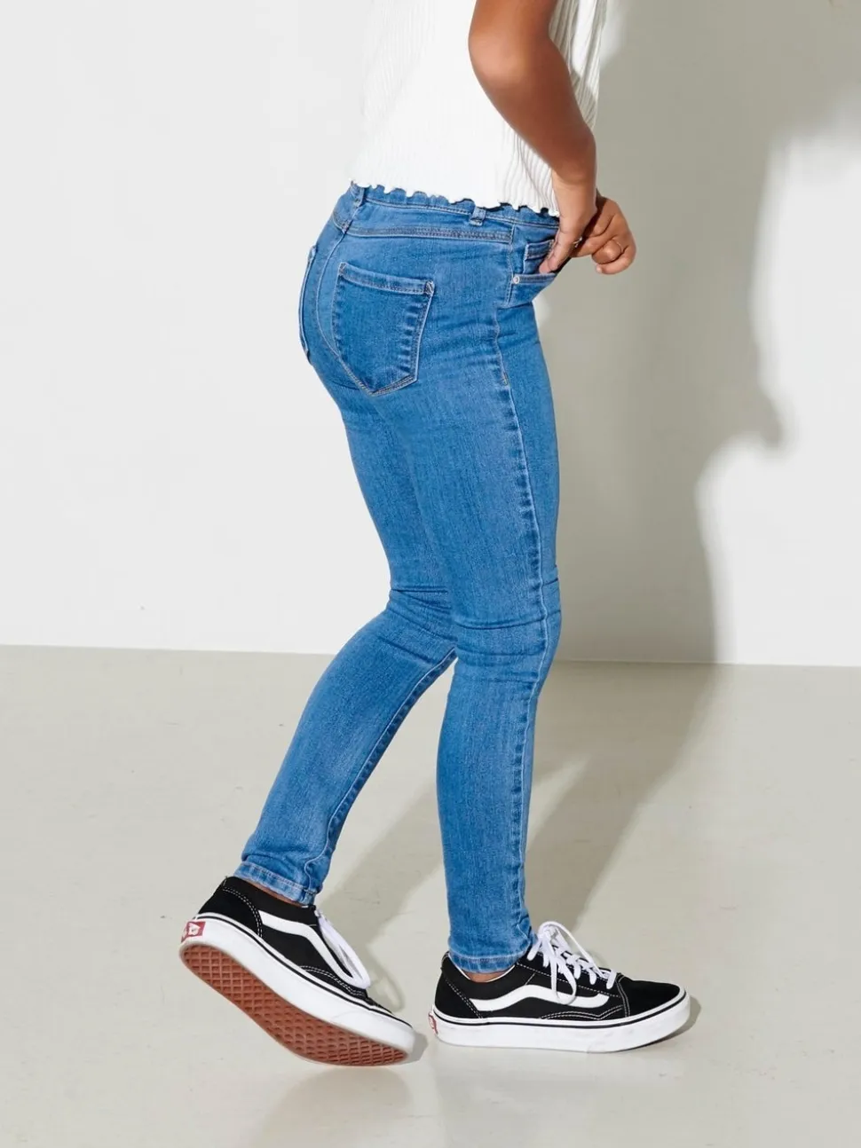 KONRAIN Cintura media Corte skinny Vaqueros