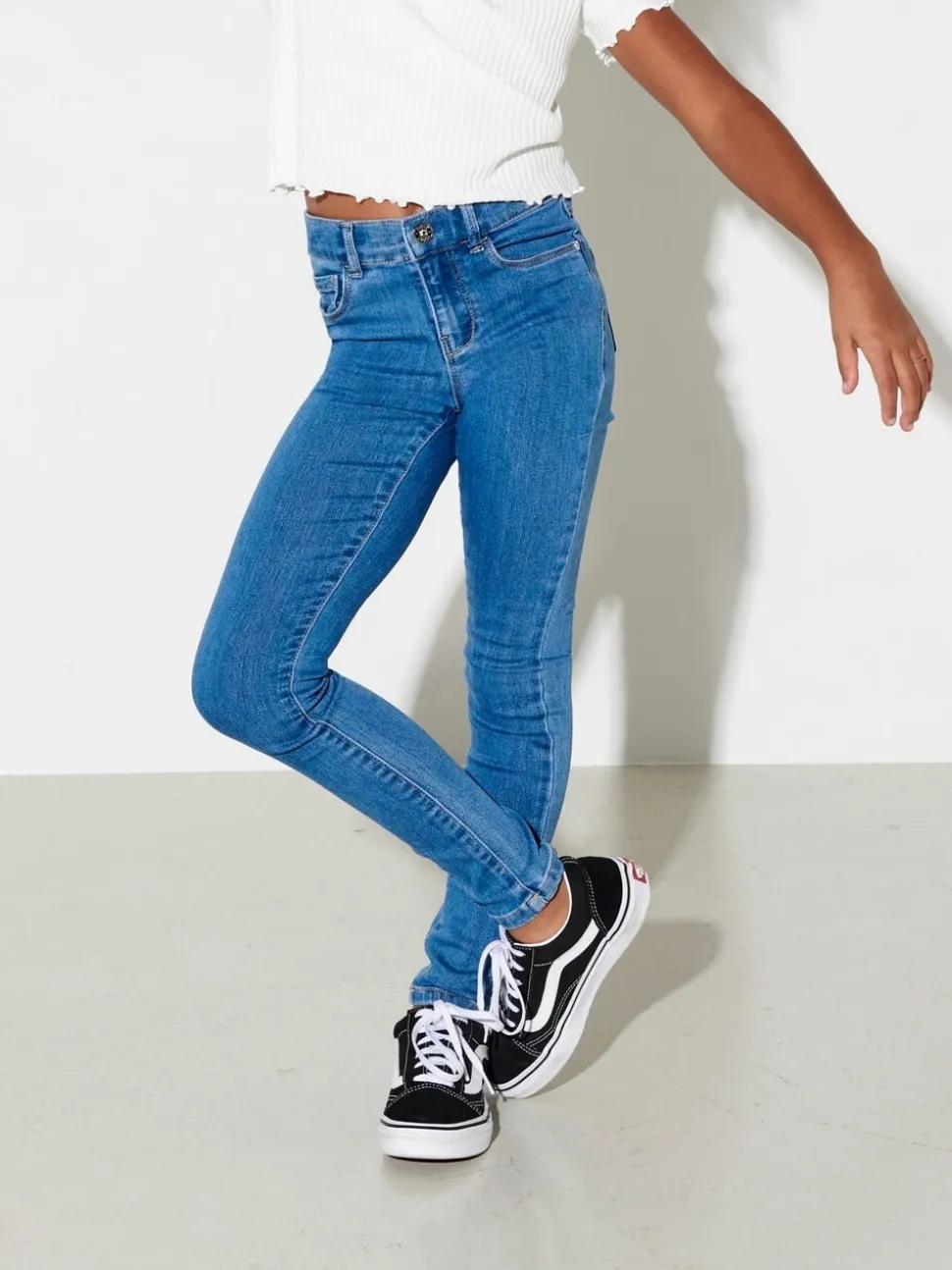 KONRAIN Cintura media Corte skinny Vaqueros