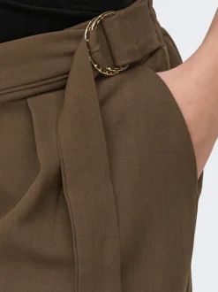 OLMVICTORIA Cintura alta Corte regular Shorts