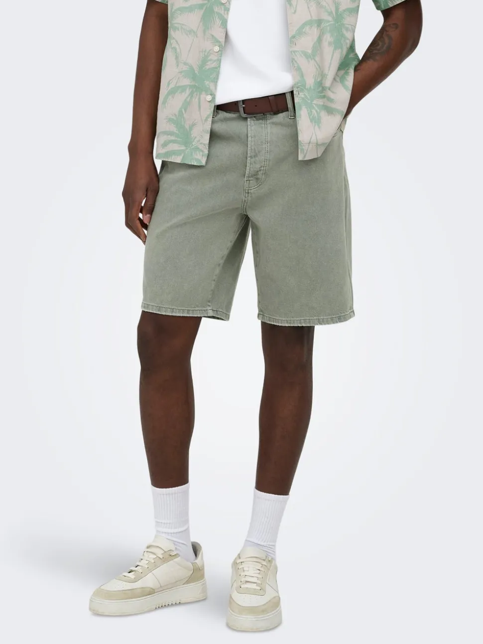 ONSEDGE Talle medio Corte straight Shorts