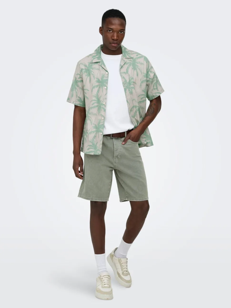 ONSEDGE Talle medio Corte straight Shorts